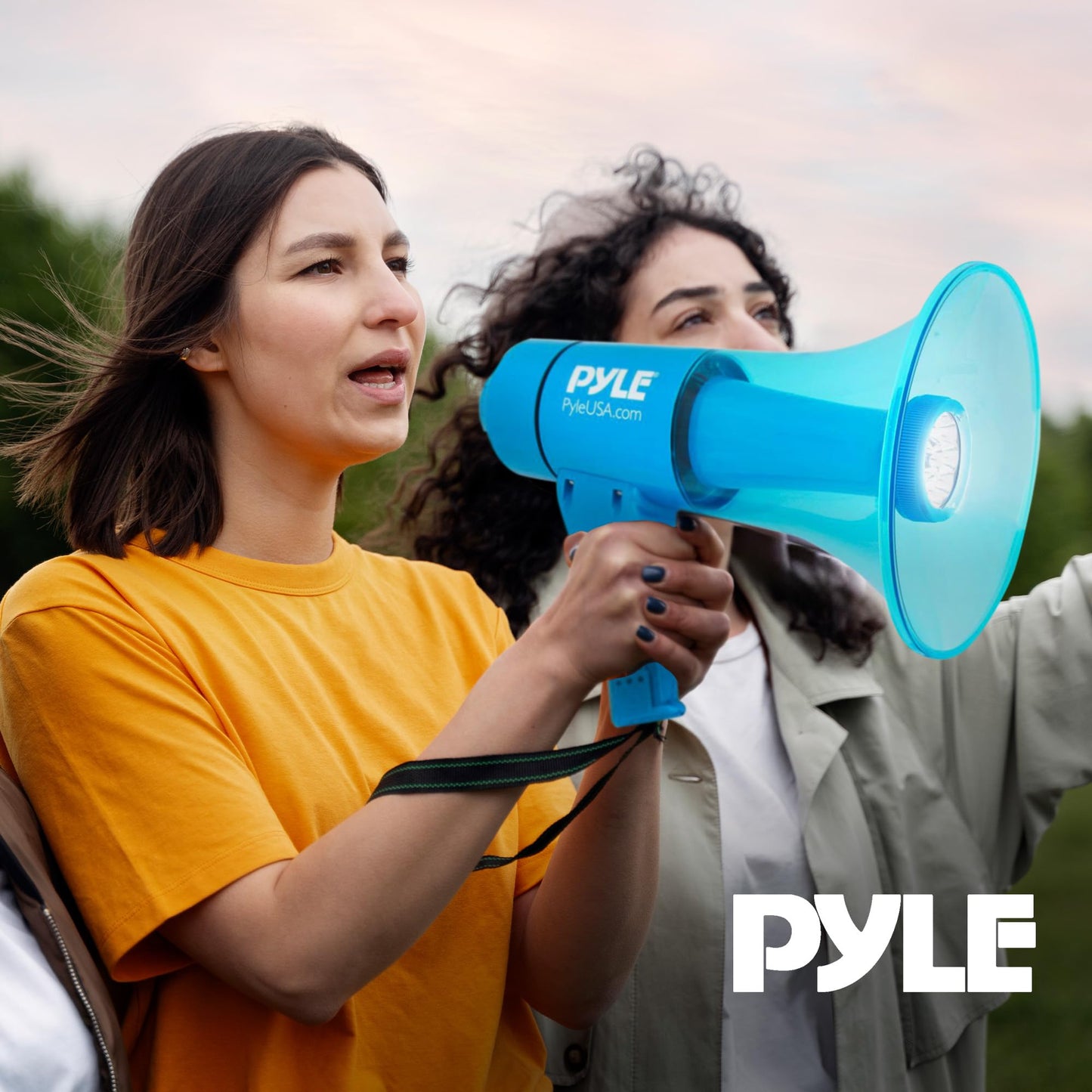 Pyle 40W Portable PA Megaphone with Alarm Siren, Adjustable Volume, Marine Grade Waterproof Construction, 1000-Yard Range, Lightweight Handheld, Requires 8 AA Batteries - Ideal for Indoor/Outdoor Use