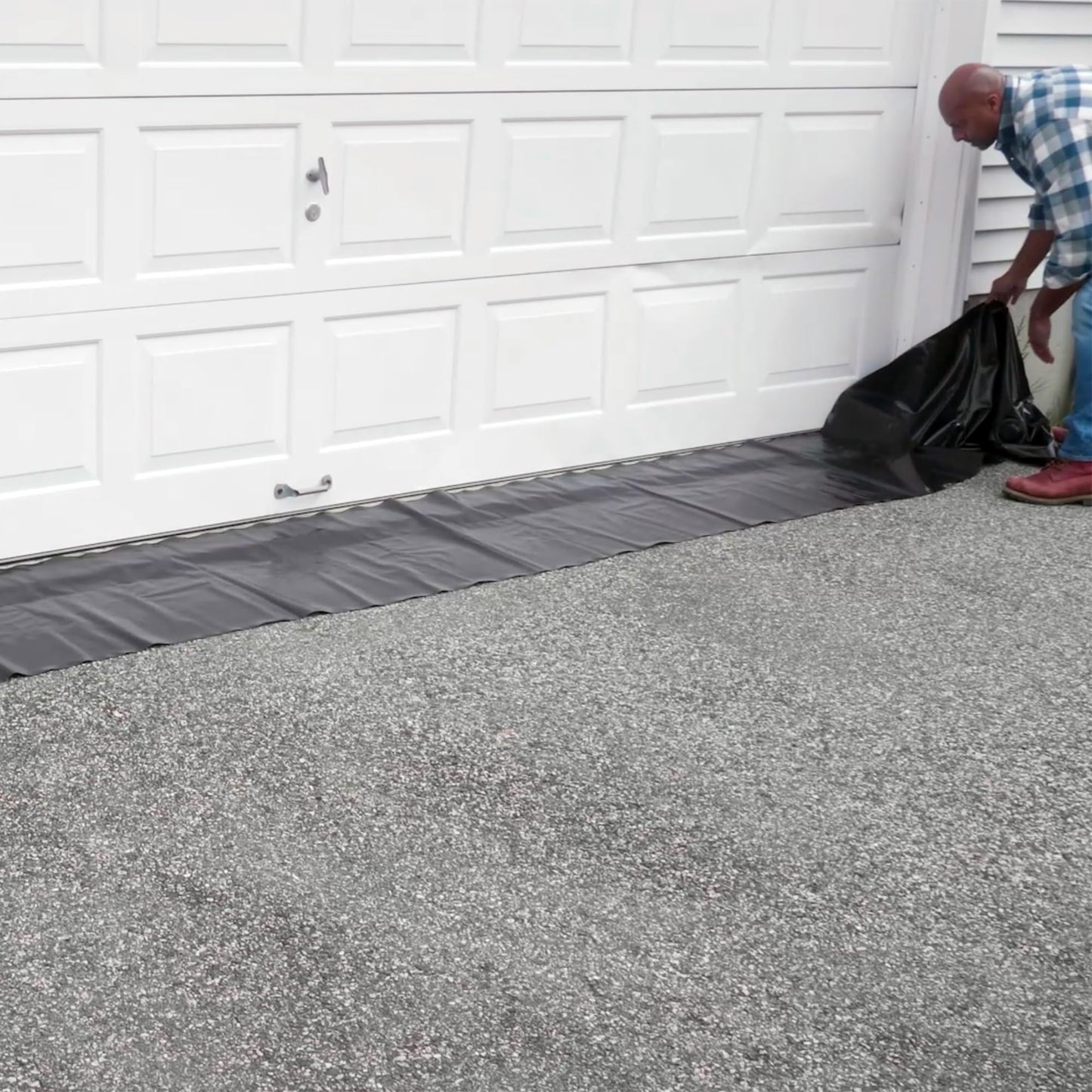 Quick Dam Water Curb – Reusable Water-Filled Flood Barrier for Containing & Diverting Water – Dual-Chamber Design, Compact Storage – 5ft Length