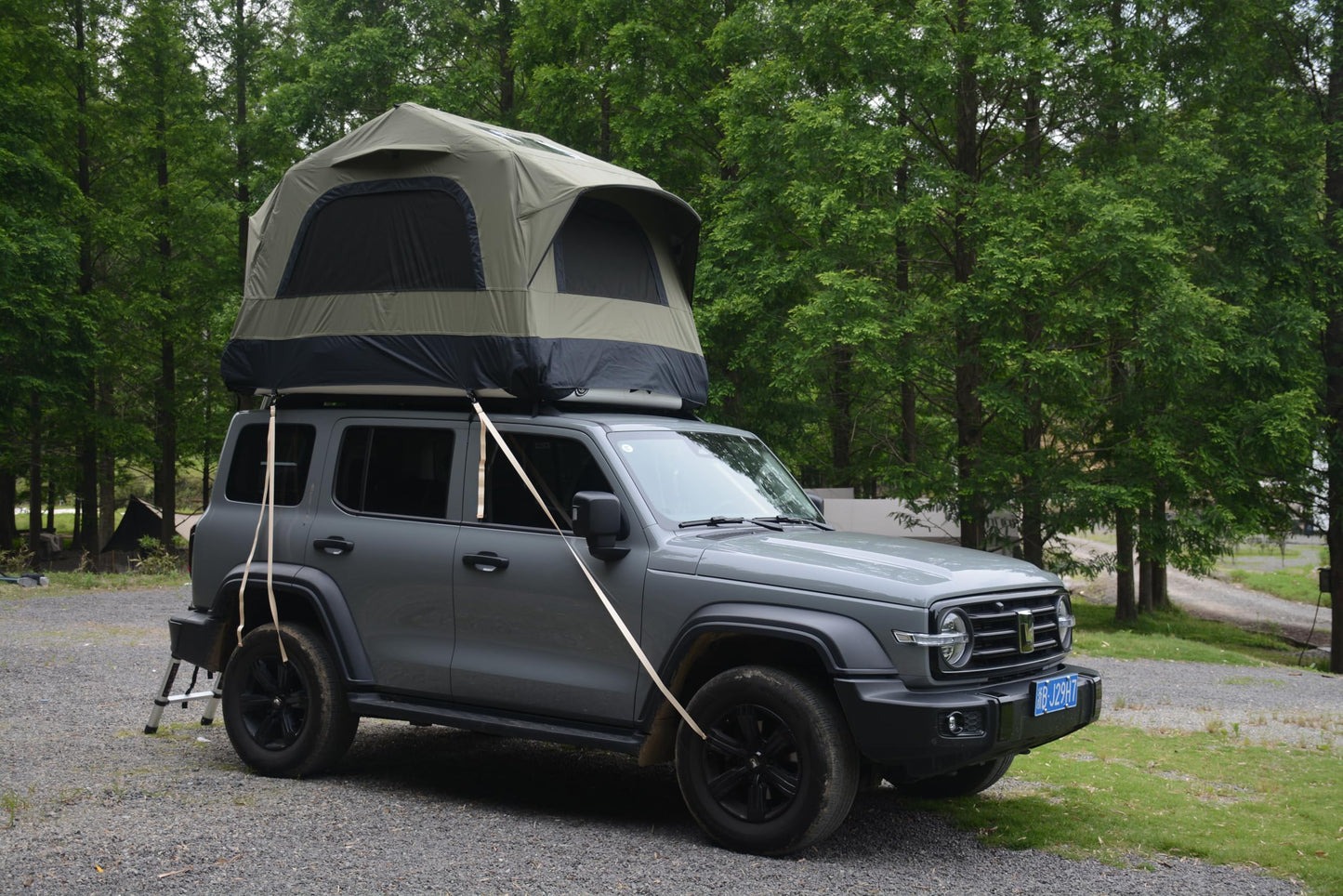 GDFStudio Inflatable Roof Top Tent for Car SUV Truck, 2 Person Rooftop Camping Tent with Air Beam Structure, Panoramic Skylight, Telescoping Ladder & Quick Setup, Waterproof Travel Tent, Green