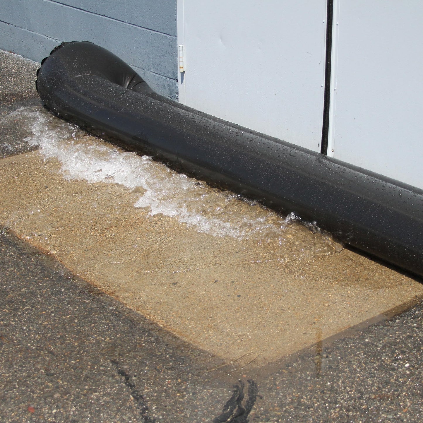 Quick Dam Water Curb – Reusable Water-Filled Flood Barrier for Containing & Diverting Water – Dual-Chamber Design, Compact Storage – 5ft Length