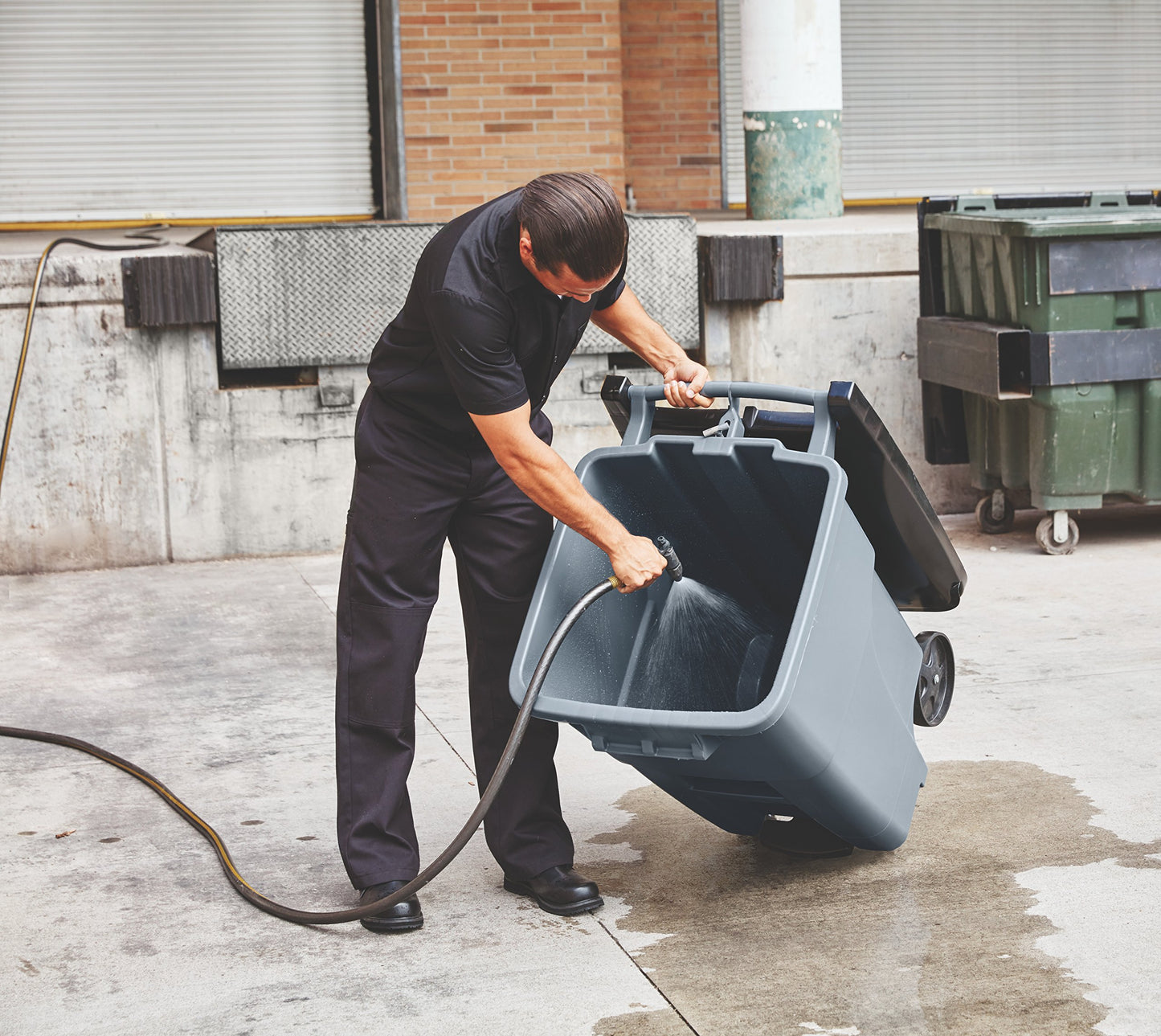 Rubbermaid Commercial Products Brute Step-On Rollout Trash/Garbage Can/Bin with Wheels 32 GAL Gray for Restaurants/Hospitals/Back of House/Warehouses/Home